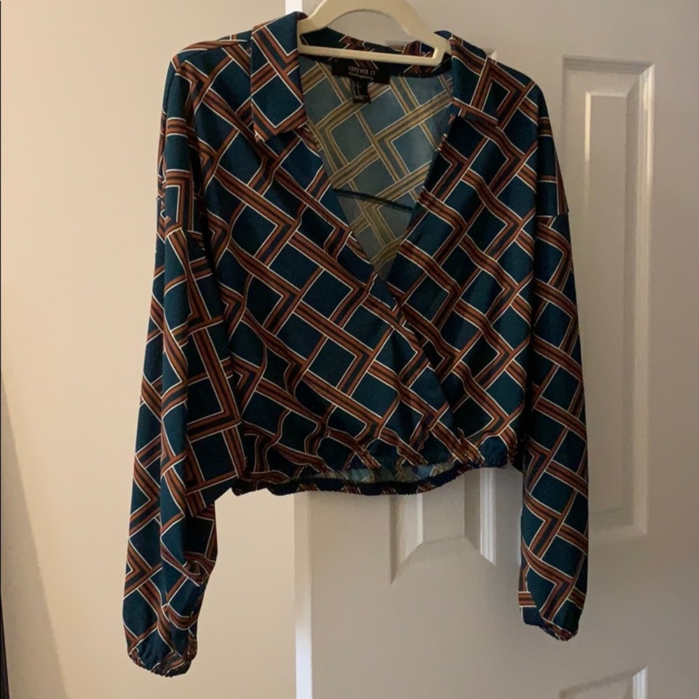 Trendy patterned top!